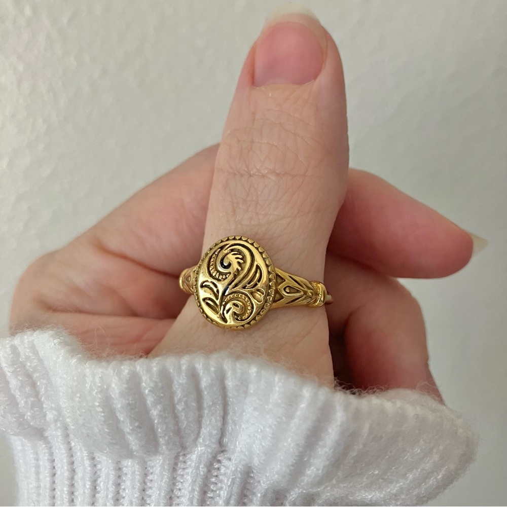 Gold Floral Signet Ring “Benecia” Victorian Oval Flat Bohemian Femme - Picture 1 of 12